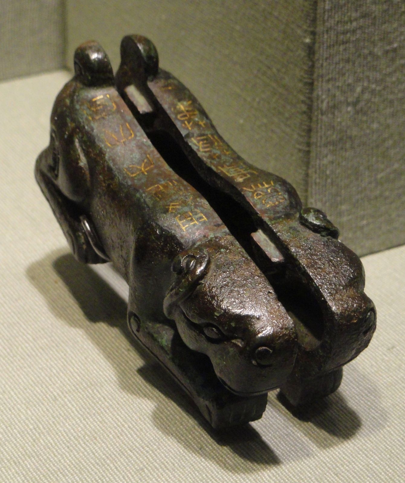 Bronze tiger tally with gold-inlaid inscription